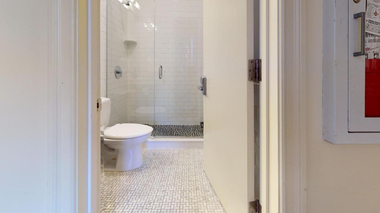 Charming Studio In Boston Brownstone, C. Ave #33 Экстерьер фото